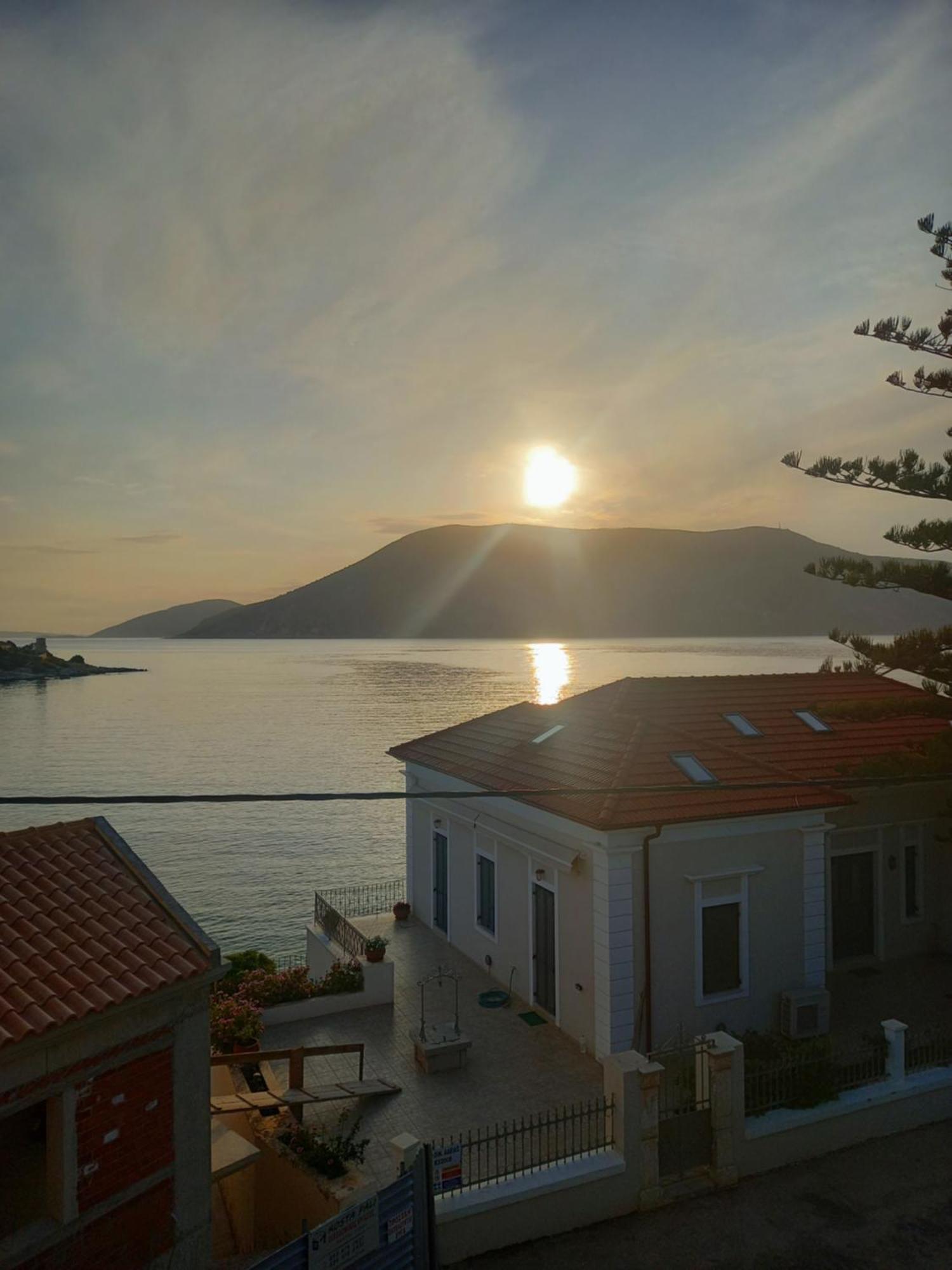 Sonia'S Apartment In Fiscardo Waterfront فيسكاردو المظهر الخارجي الصورة